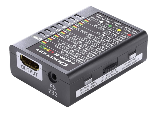 Dr HDMI 4K من جهة الخرج، وعليه جدول بنوك EDID لوضع UHD مطبوعًا على الغطاء