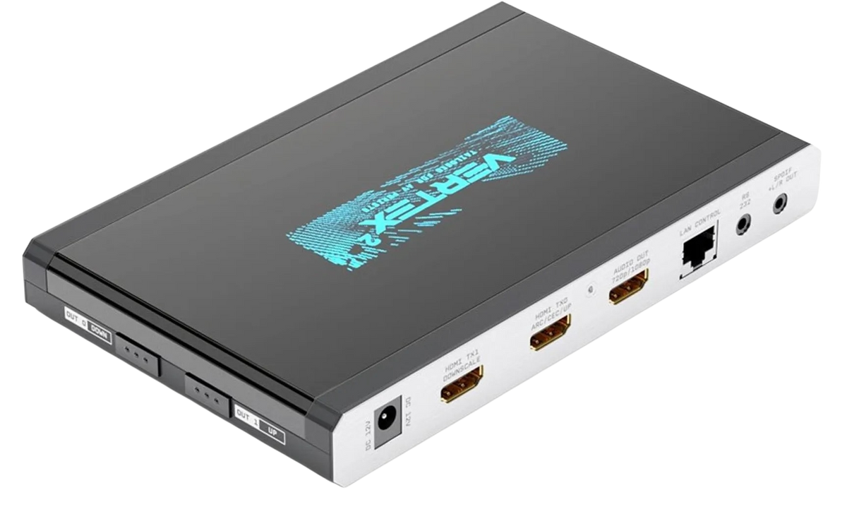 جهة المخارج في HDfury Vertex 2: منفذ 12V DC، وHDMI TX1 لخفض الدقة، وHDMI TX0 مع ARC وCEC وترقية الدقة، ومخرج مستخرج الصوت بدقة 720p/1080p، ومنفذ LAN للتحكّم، وRS232، وS/PDIF مع مخرج L/R