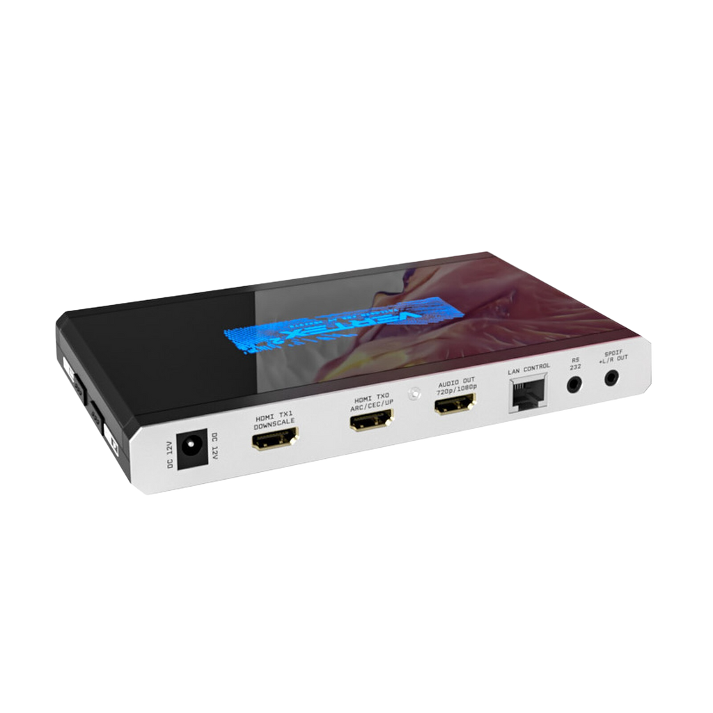 لقطة قريبة لمخارج HDfury Vertex 2: منفذ 12V DC، وHDMI TX1 لخفض الدقة، وHDMI TX0 مع ARC وCEC وترقية الدقة، ومخرج مستخرج الصوت HDMI المخصّص، ومنفذ LAN للتحكّم، وRS232، وS/PDIF البصري